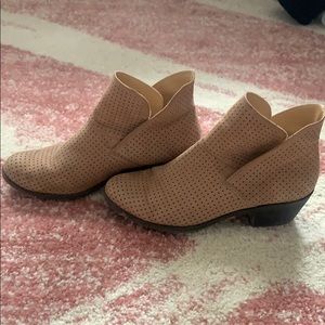 Light brown ankle booties. Size 7.